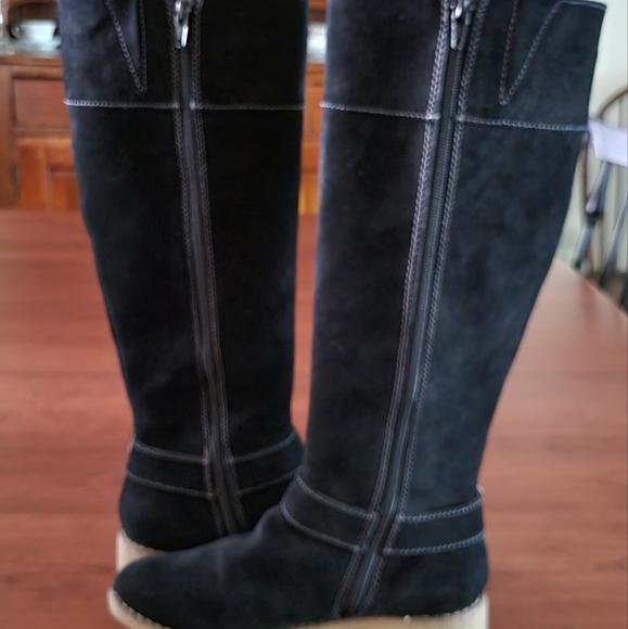 Women's Black Suede Boots - Picture 5 of 8